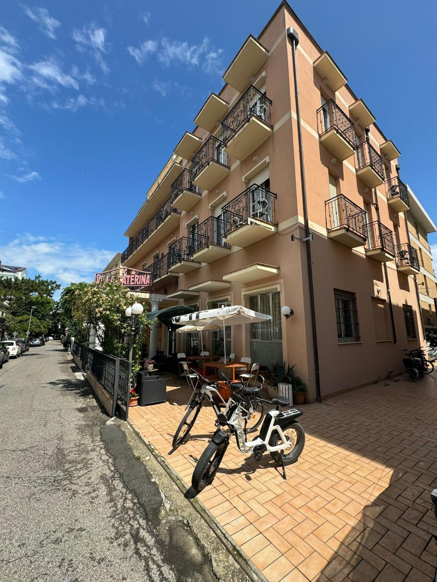 Caterina Hotel 3*