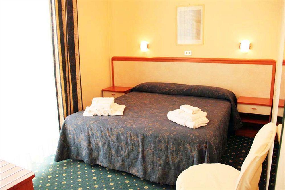 River Fronte Mare Con Piscina Hotel 3*