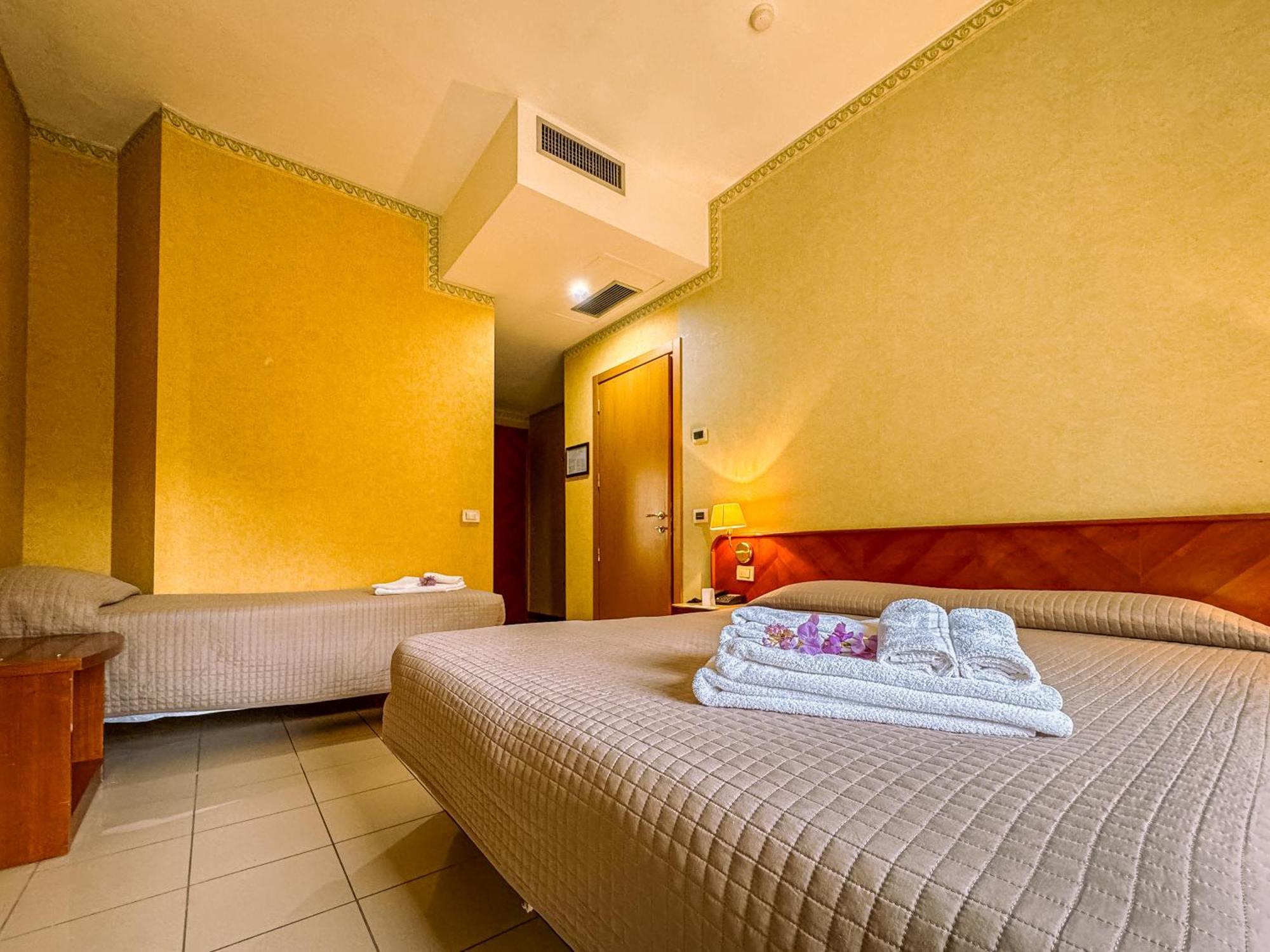 Remin Plaza Hotel 4*