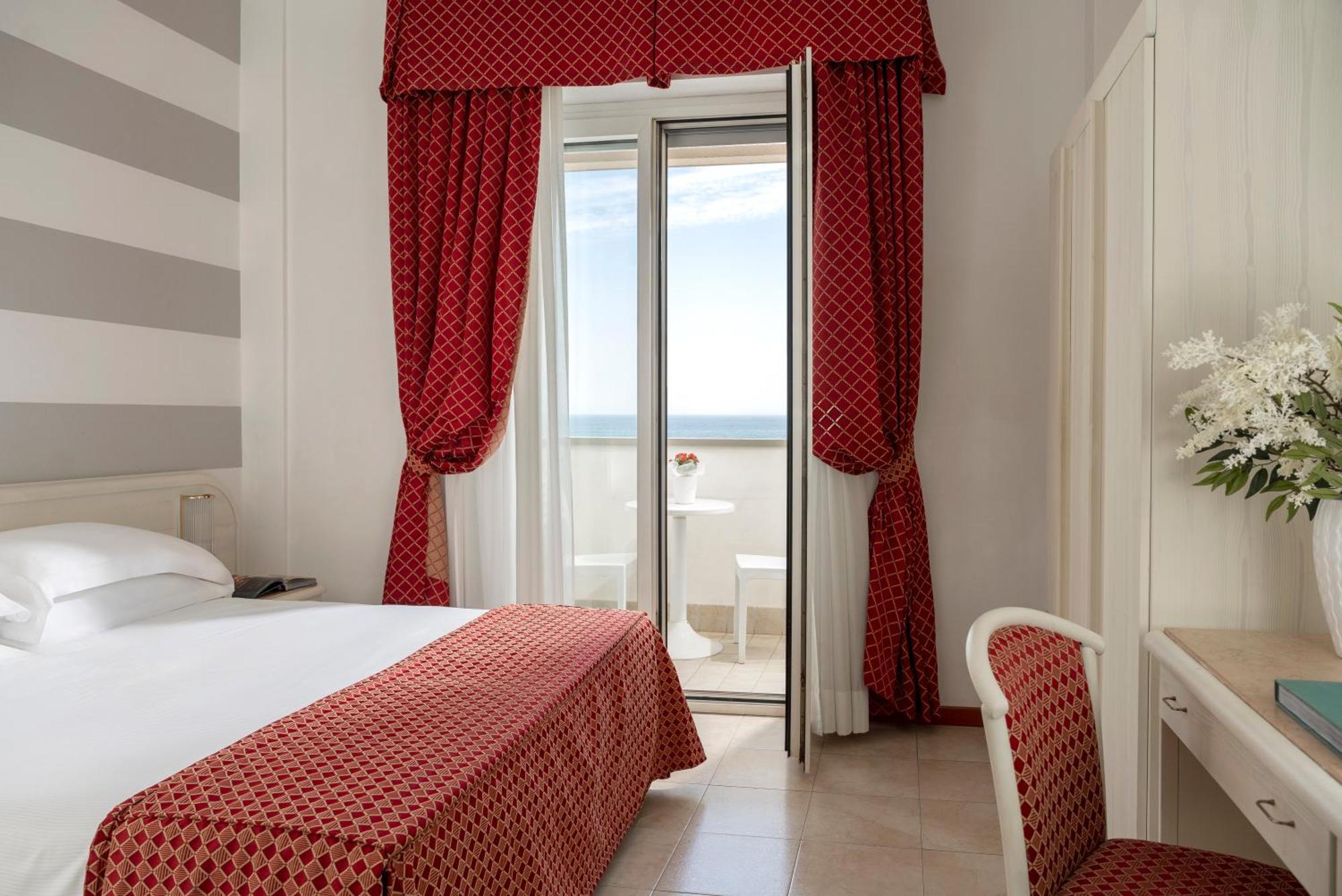 Du Soleil Hotel