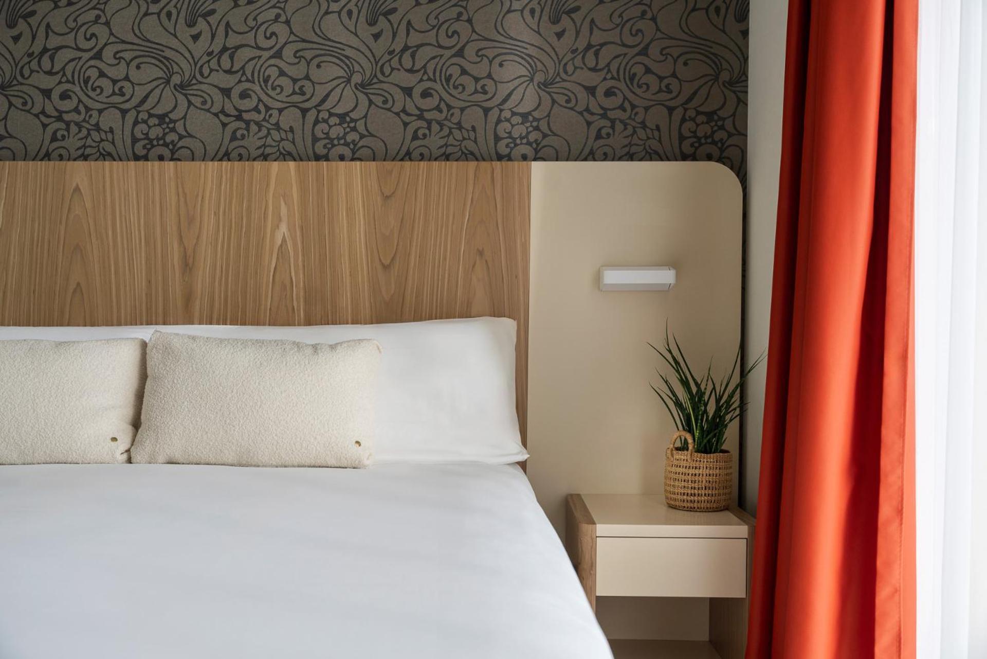 Aria Hotel 4*