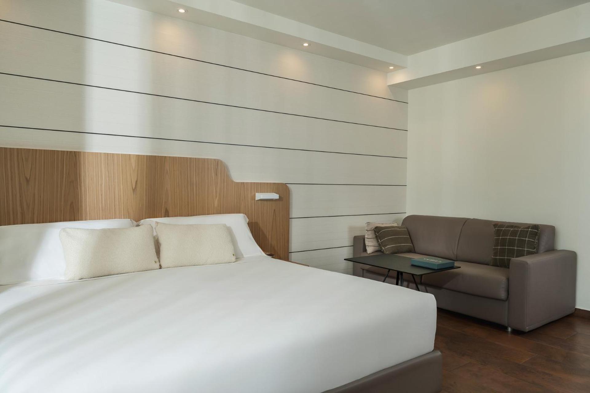 Aria Hotel 4*