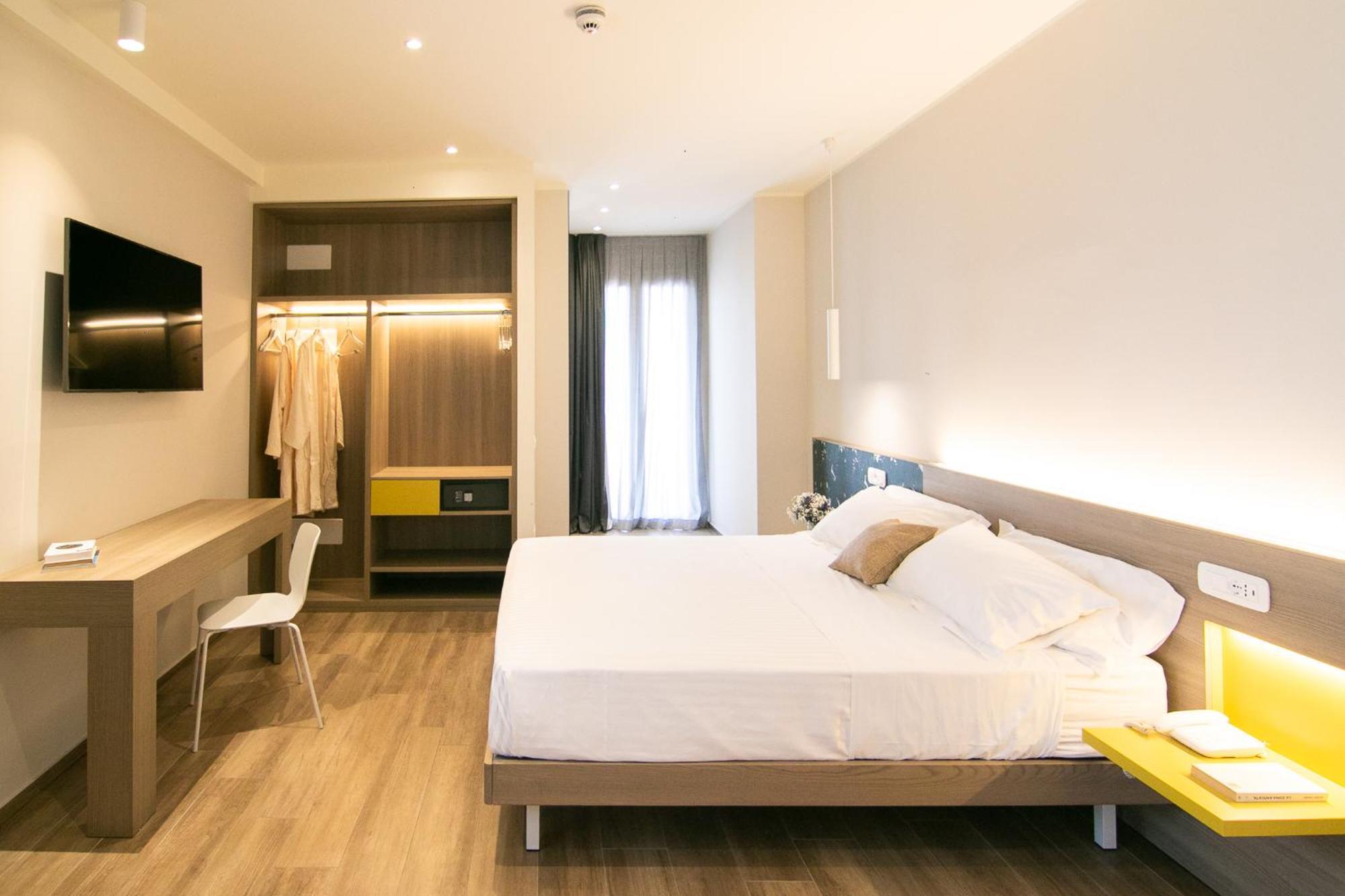 Hollywood Hotel 3*