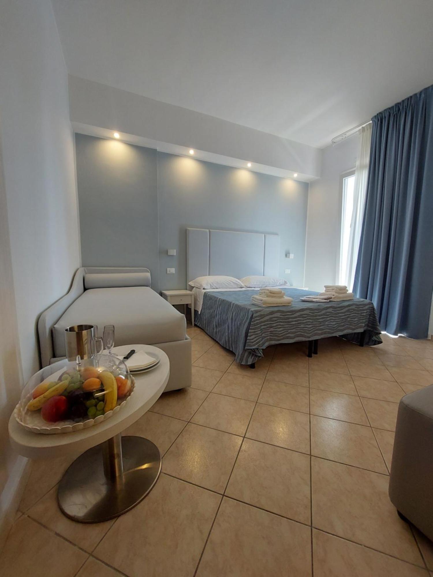 Caravel Hotel