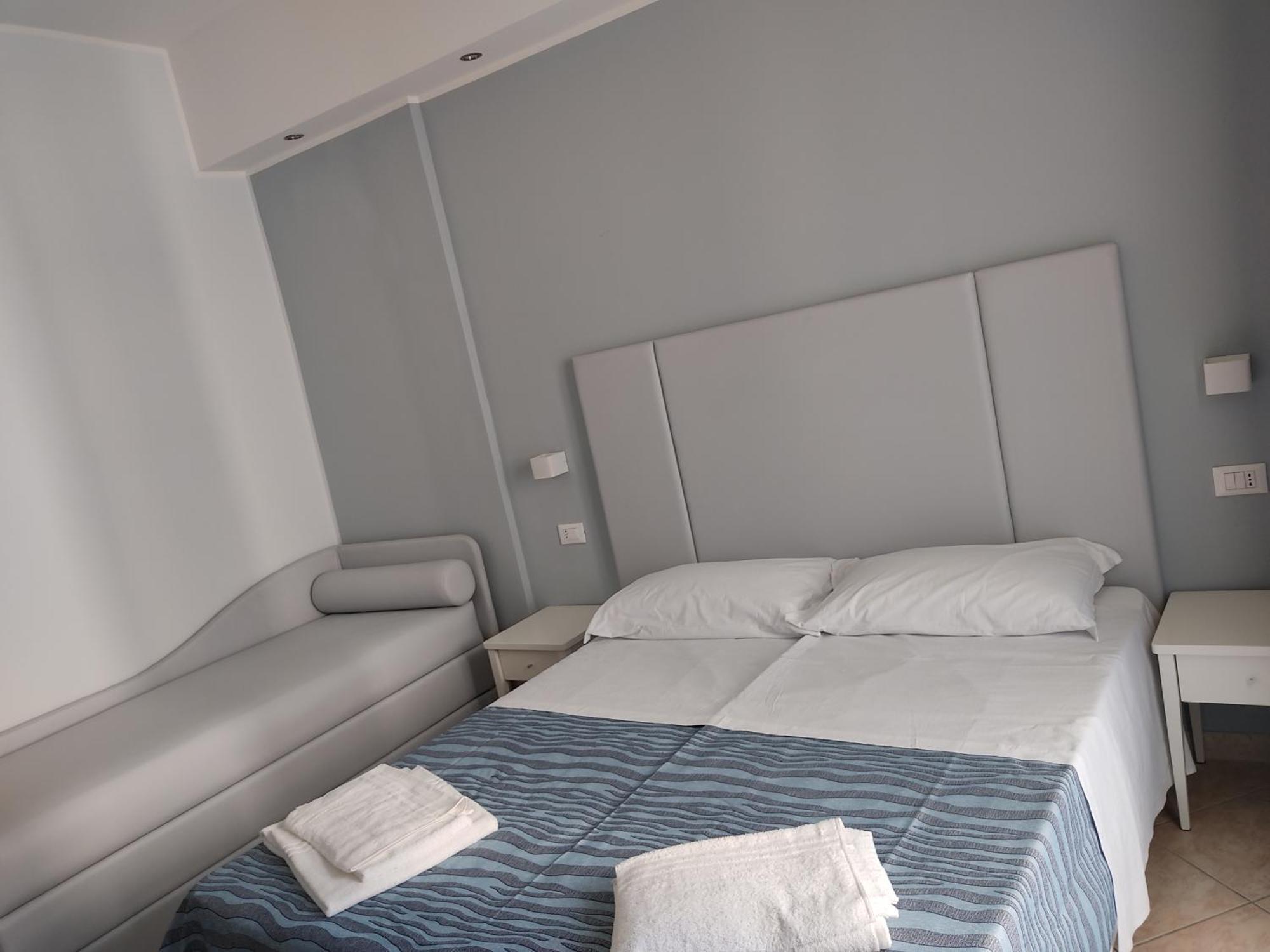 Caravel Hotel