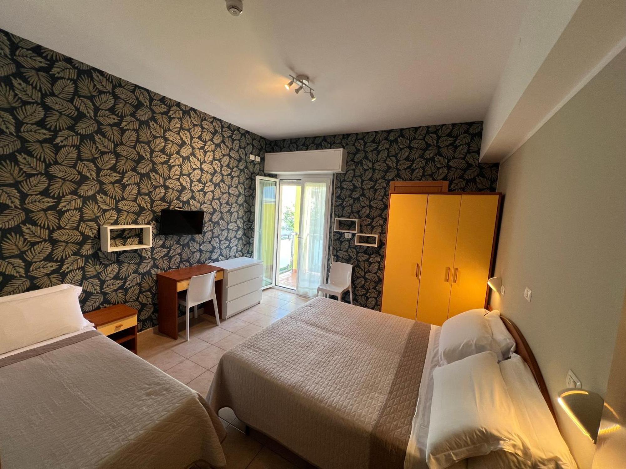 Hotel Lotus &