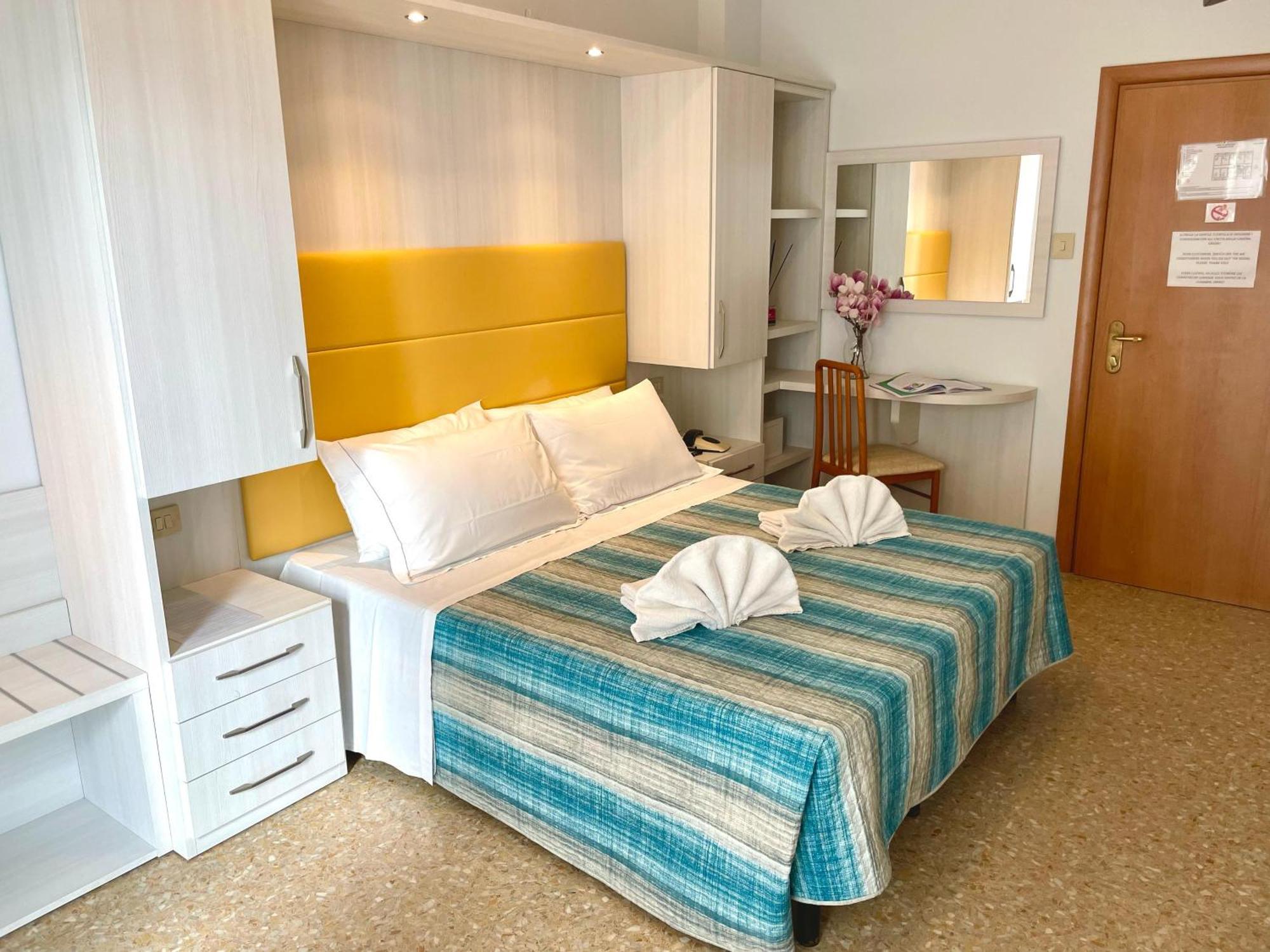 Crystal Hotel 3*