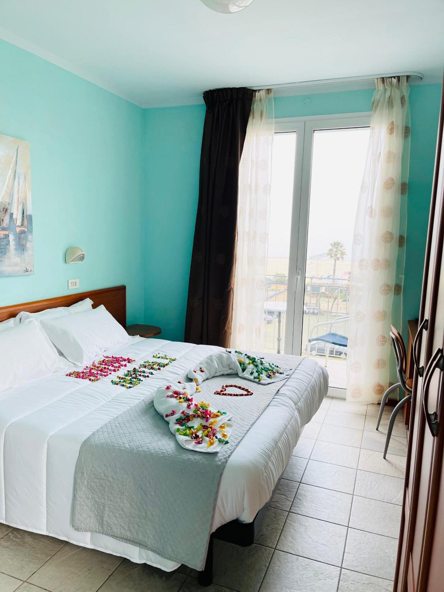 Hotel Blue Moon