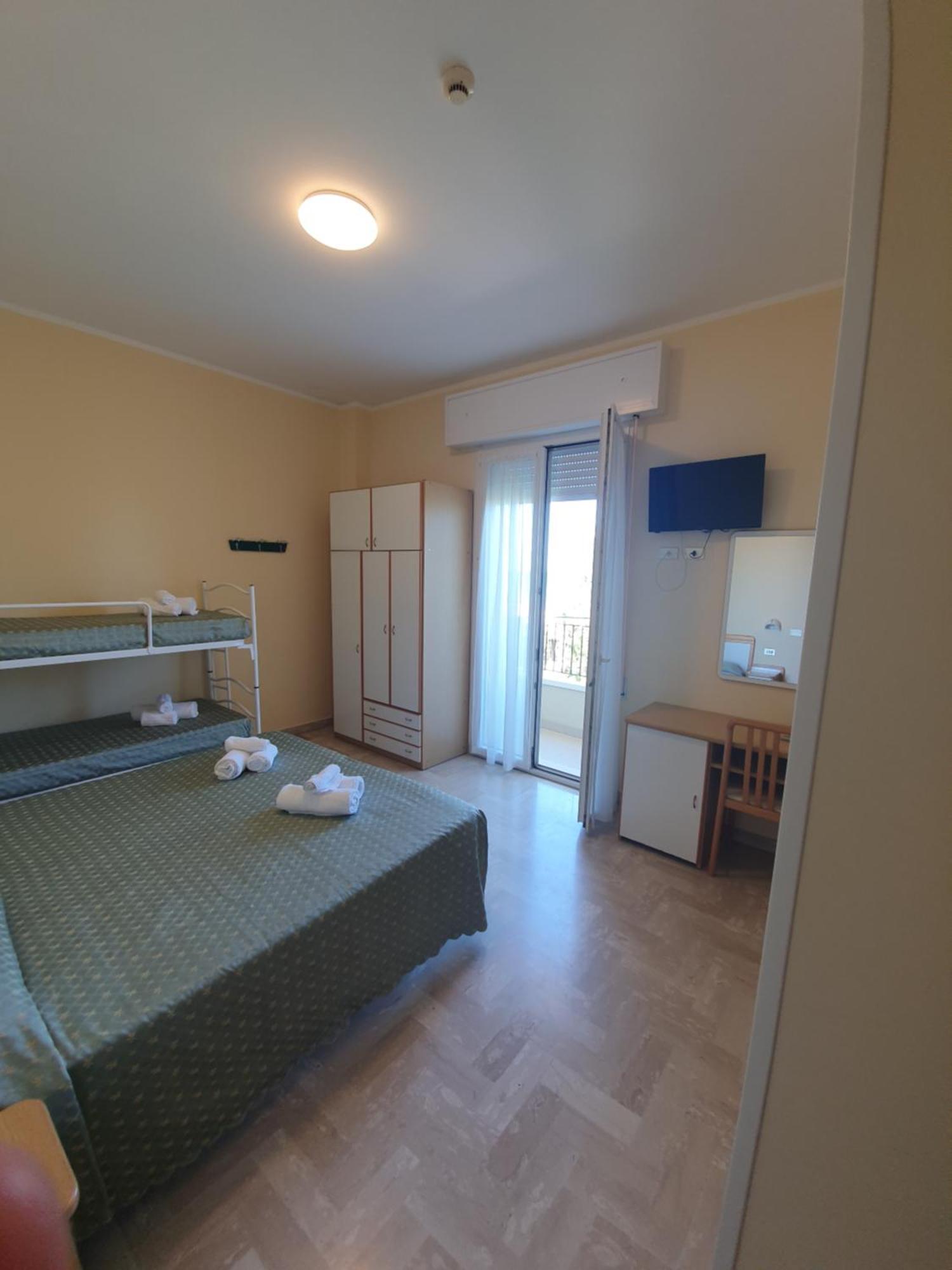 De La Hotel 3*