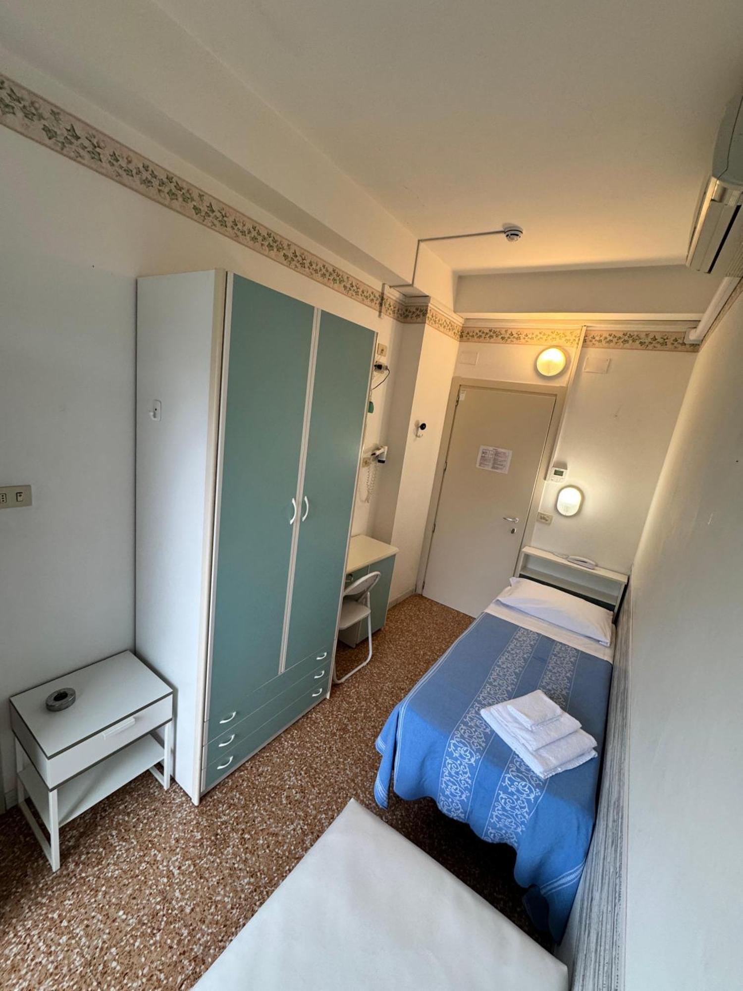 Urania Hotel