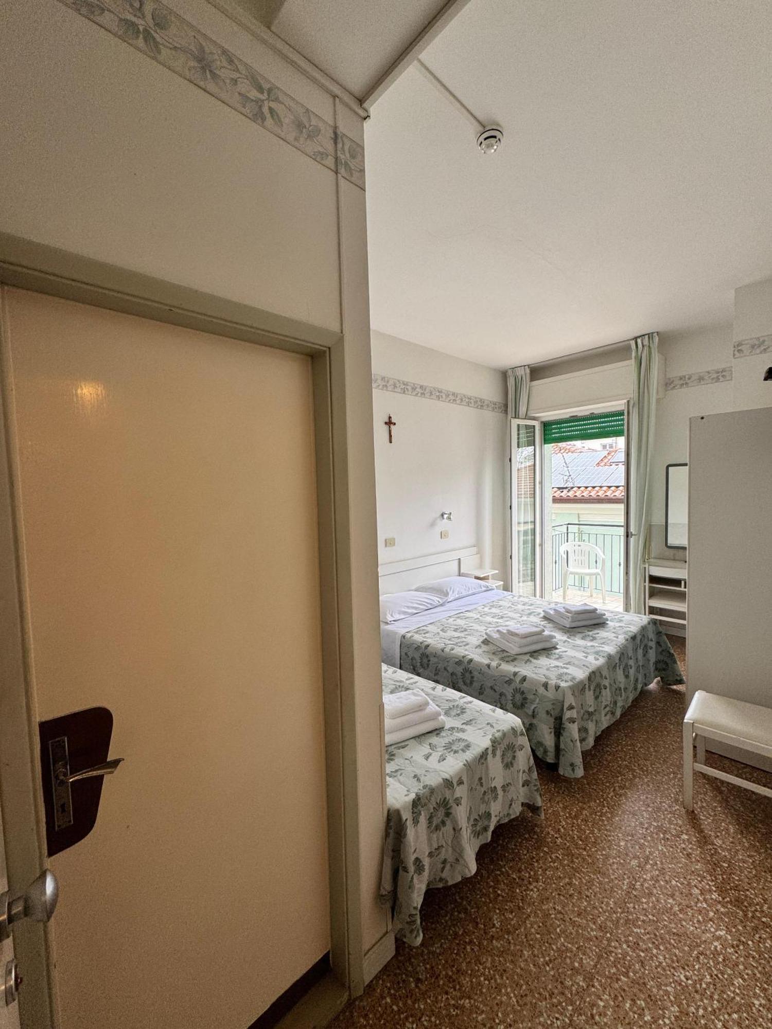 Hotel Urania 3*