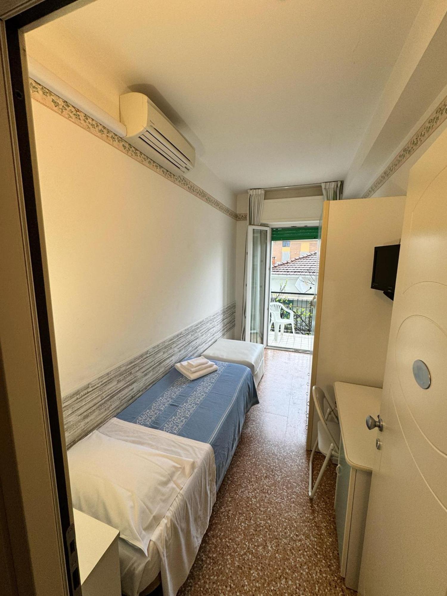 Urania Hotel