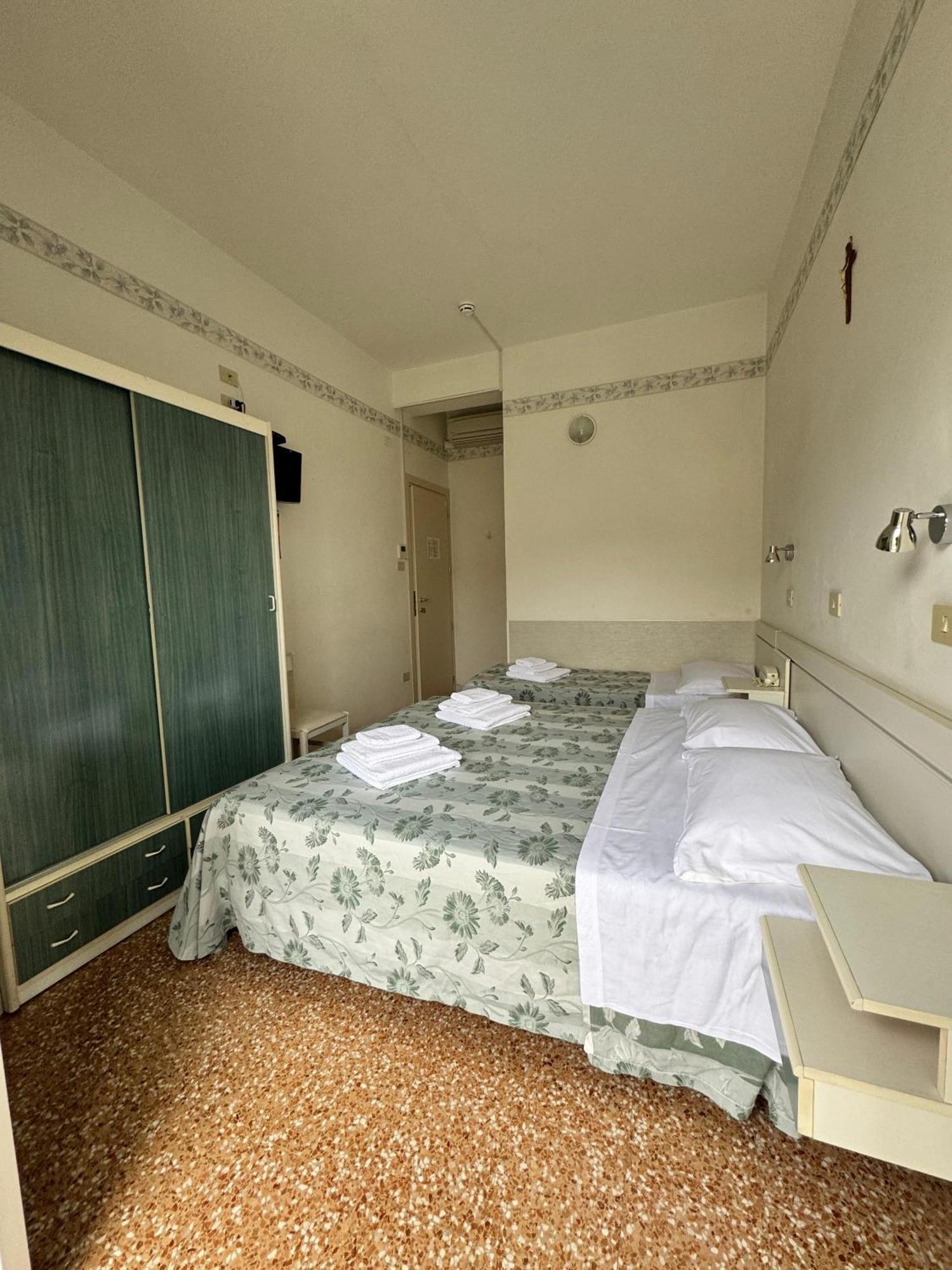 Hotel Urania 3*