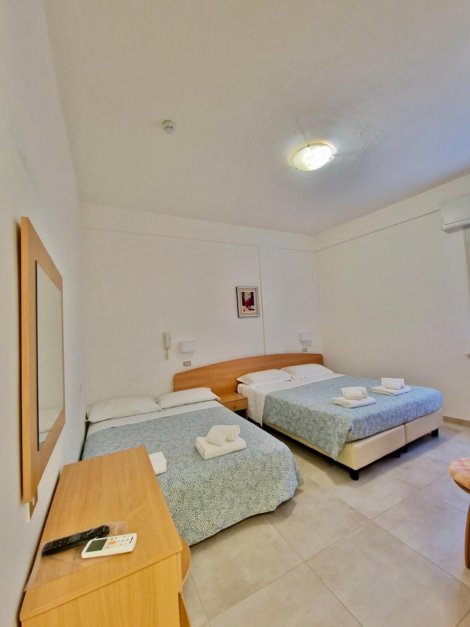 Rossella Hotel 2*