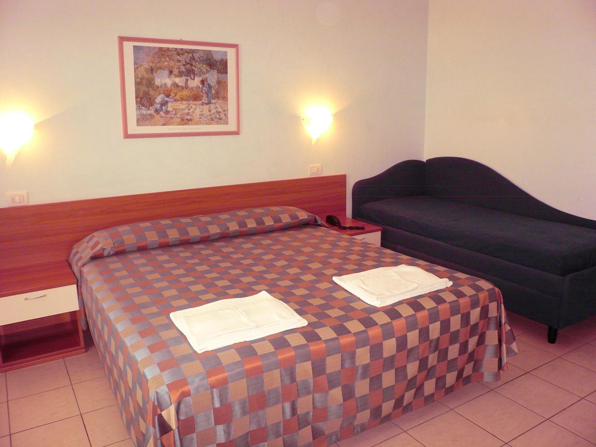 Hotel Iones 3*