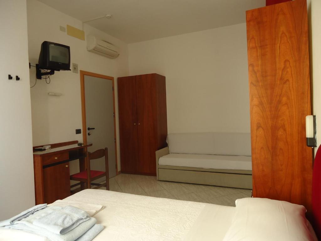 L&v Hotel