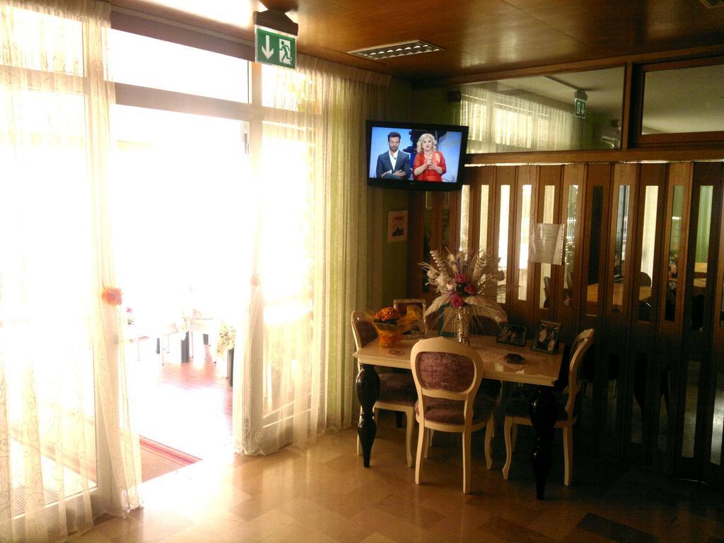 Simon Hotel