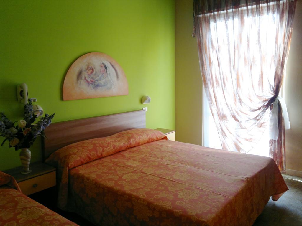 Simon Hotel