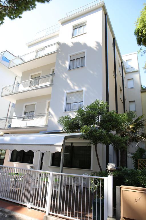 Pigalle Hotel *