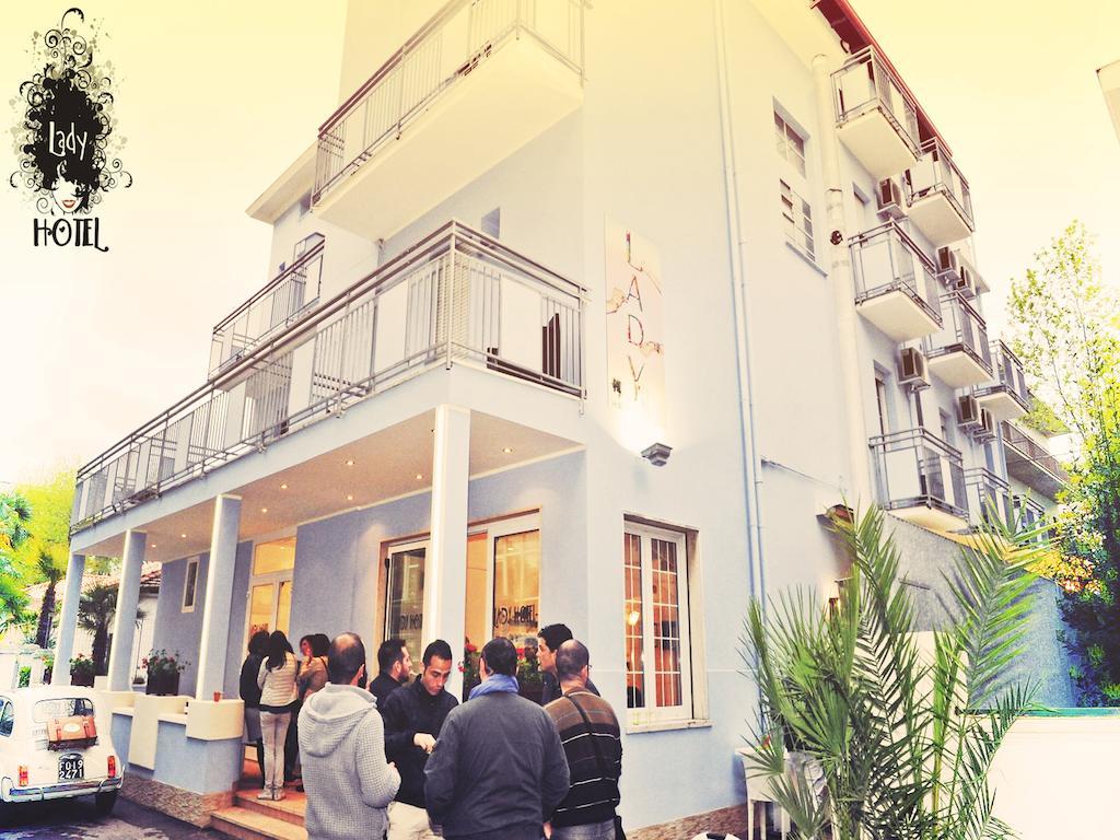 Lady Hotel *