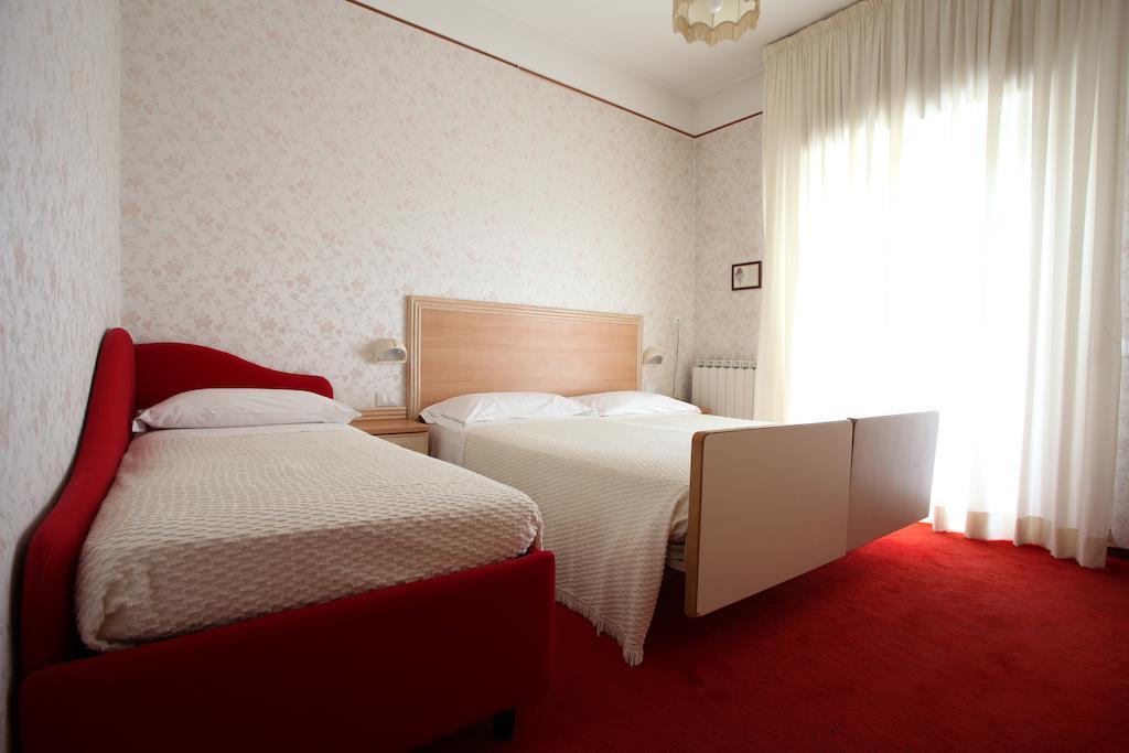 Hotel Rondinella E Viola 3*