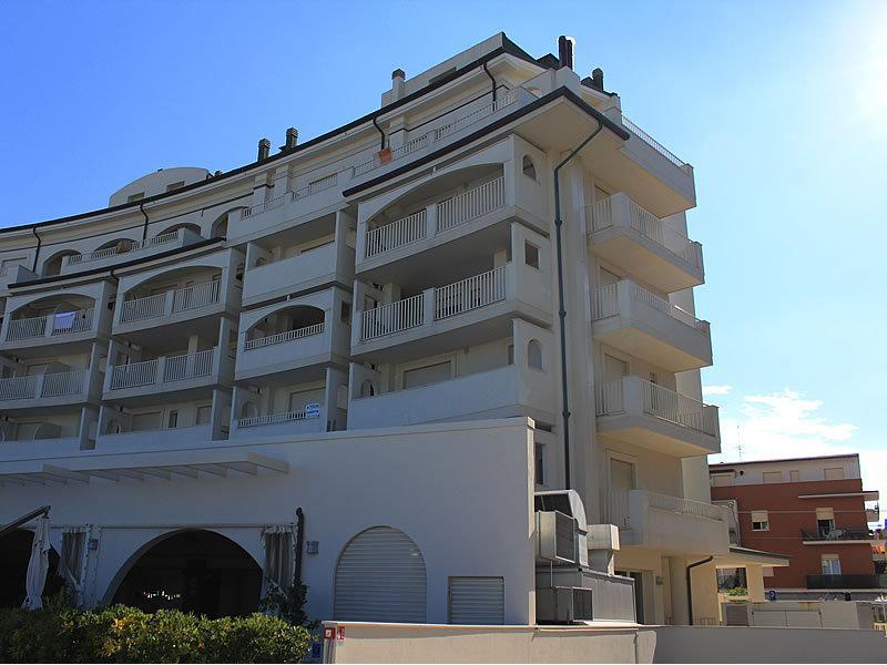 Aparthotel A-more