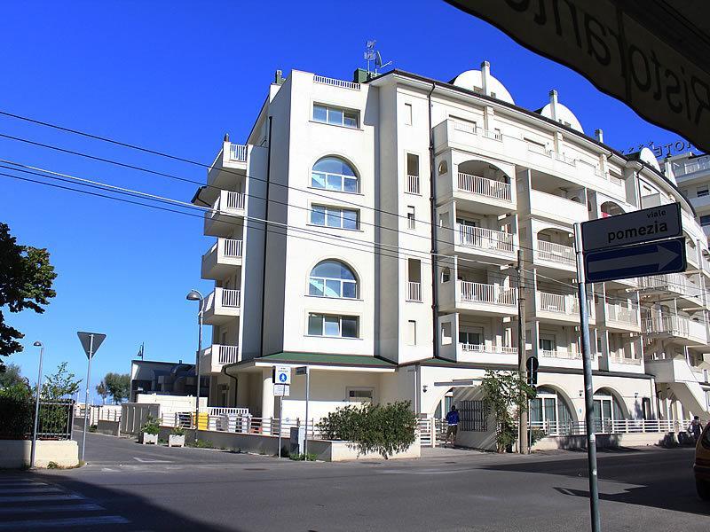 Aparthotel A-more