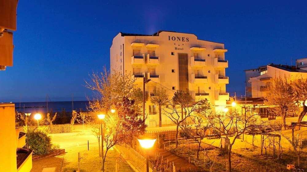 Iones Hotel