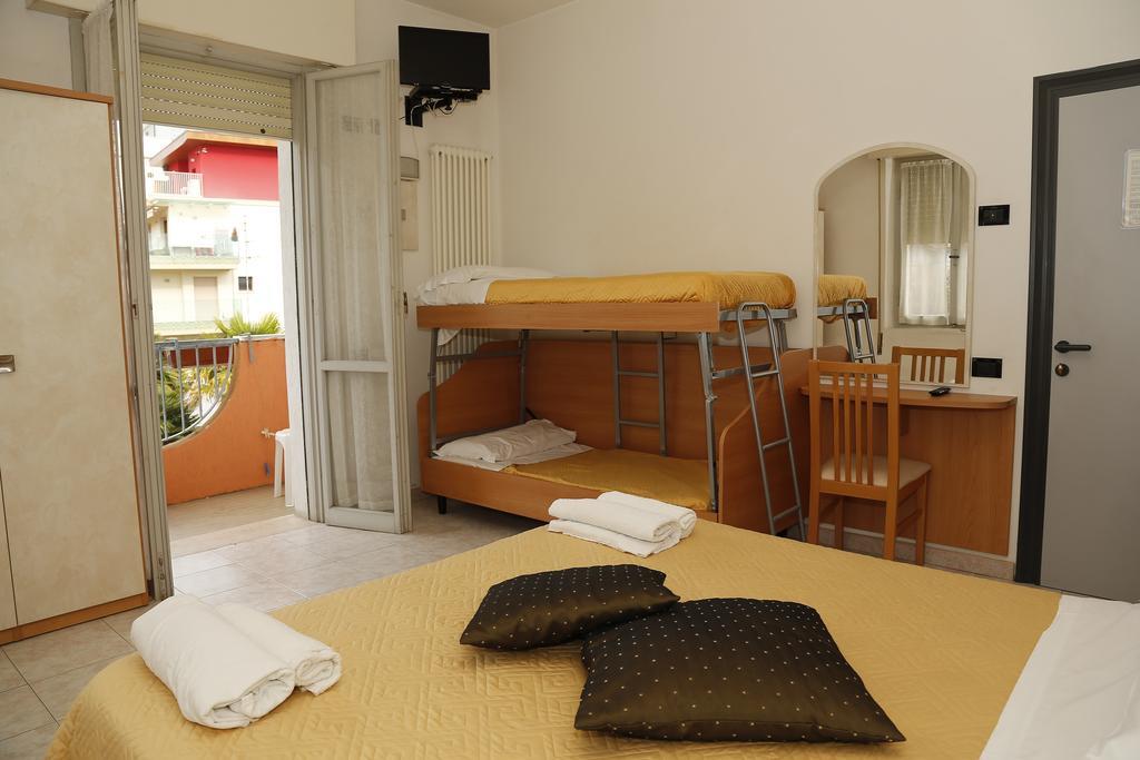 Hotel Dina 3*