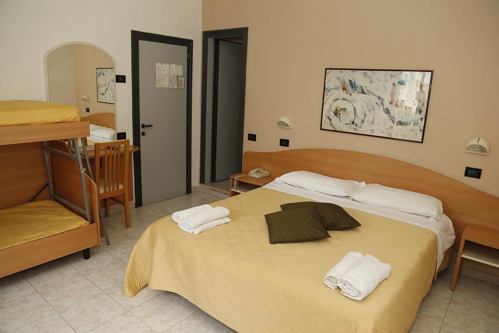 Hotel Dina 3*