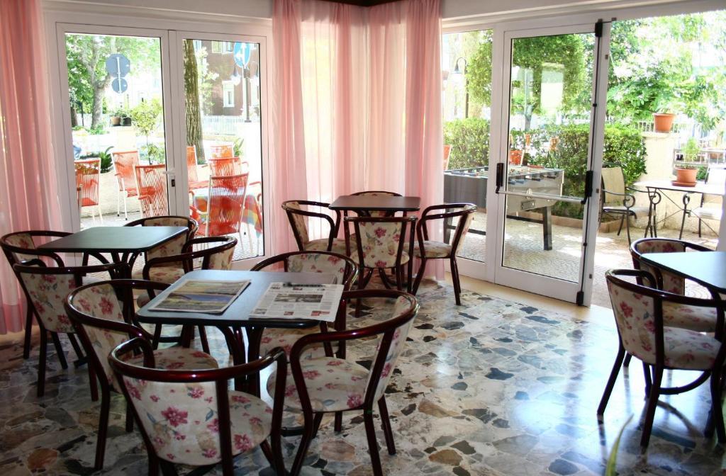 Urania Hotel 3*