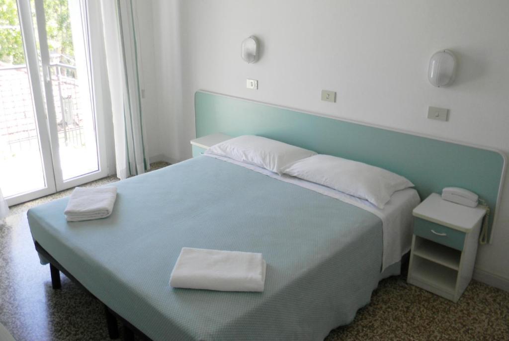 Urania Hotel 3*