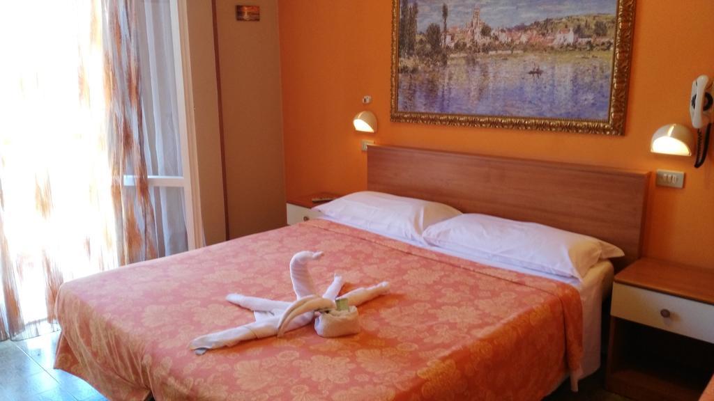 Simon Hotel