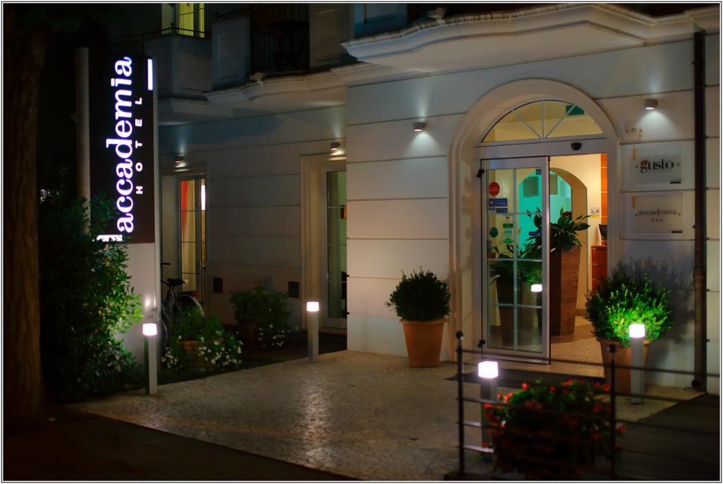 Hotel Accademia 3*
