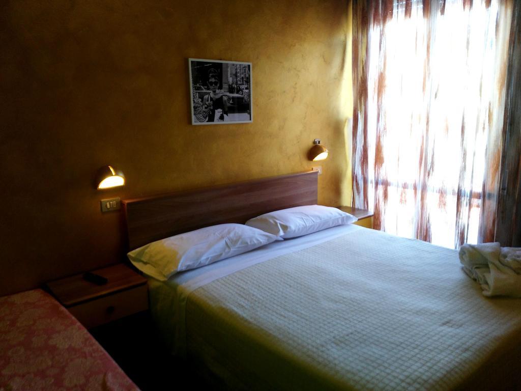 Simon Hotel