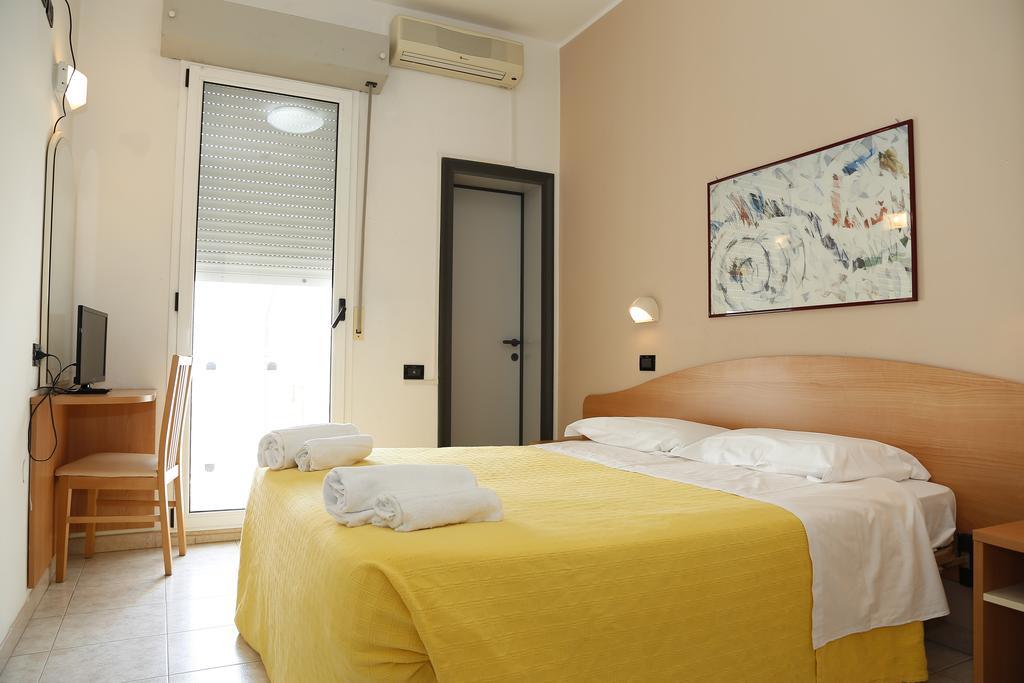 Hotel Dina 3*