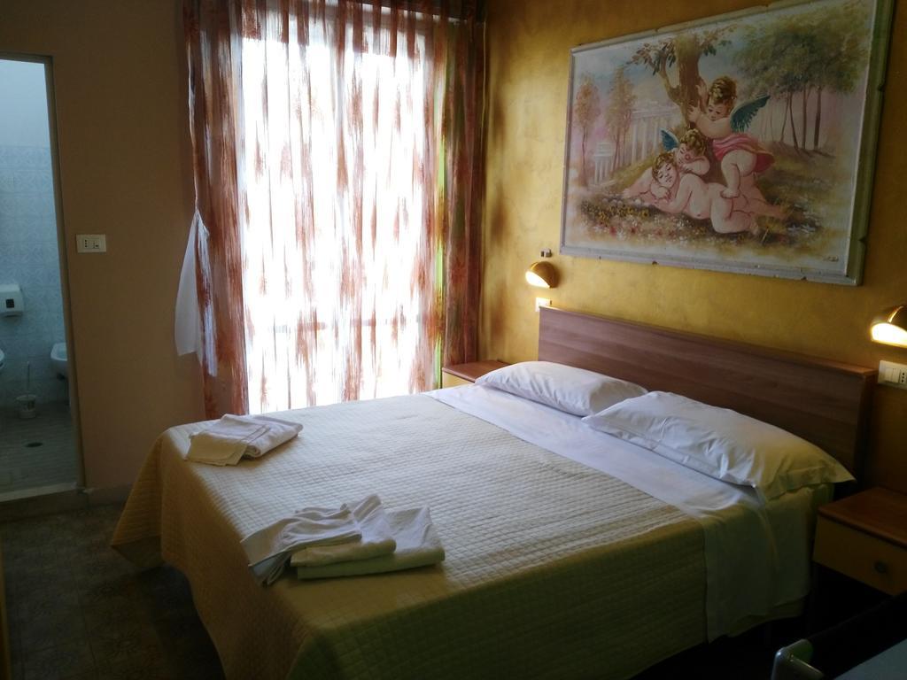 Simon Hotel