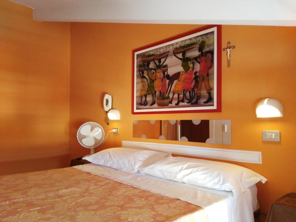 Simon Hotel