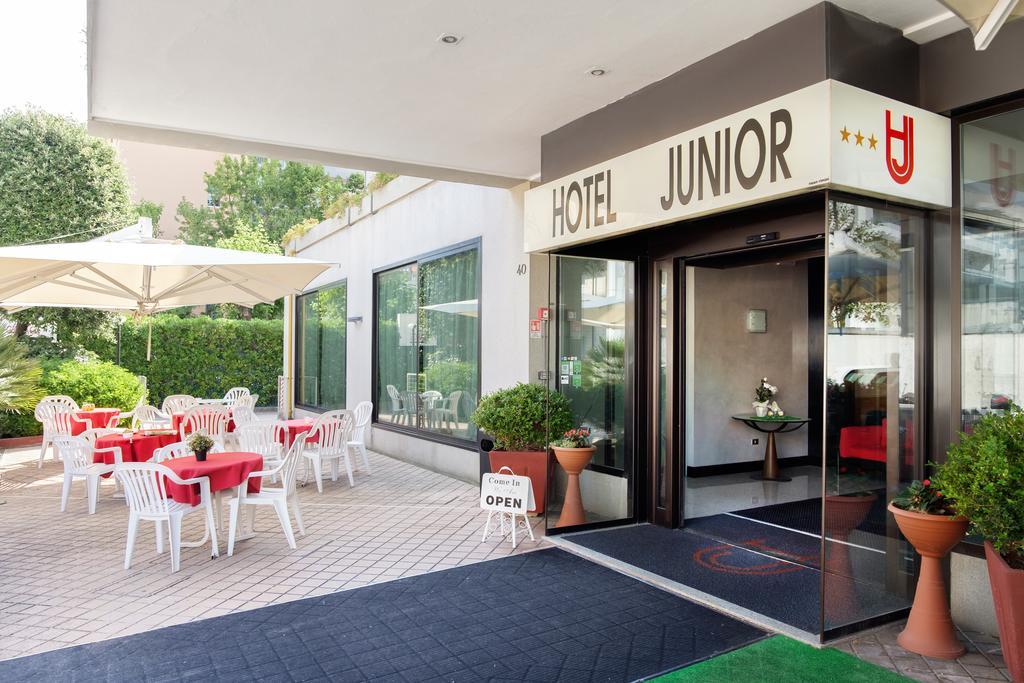Junior Hotel