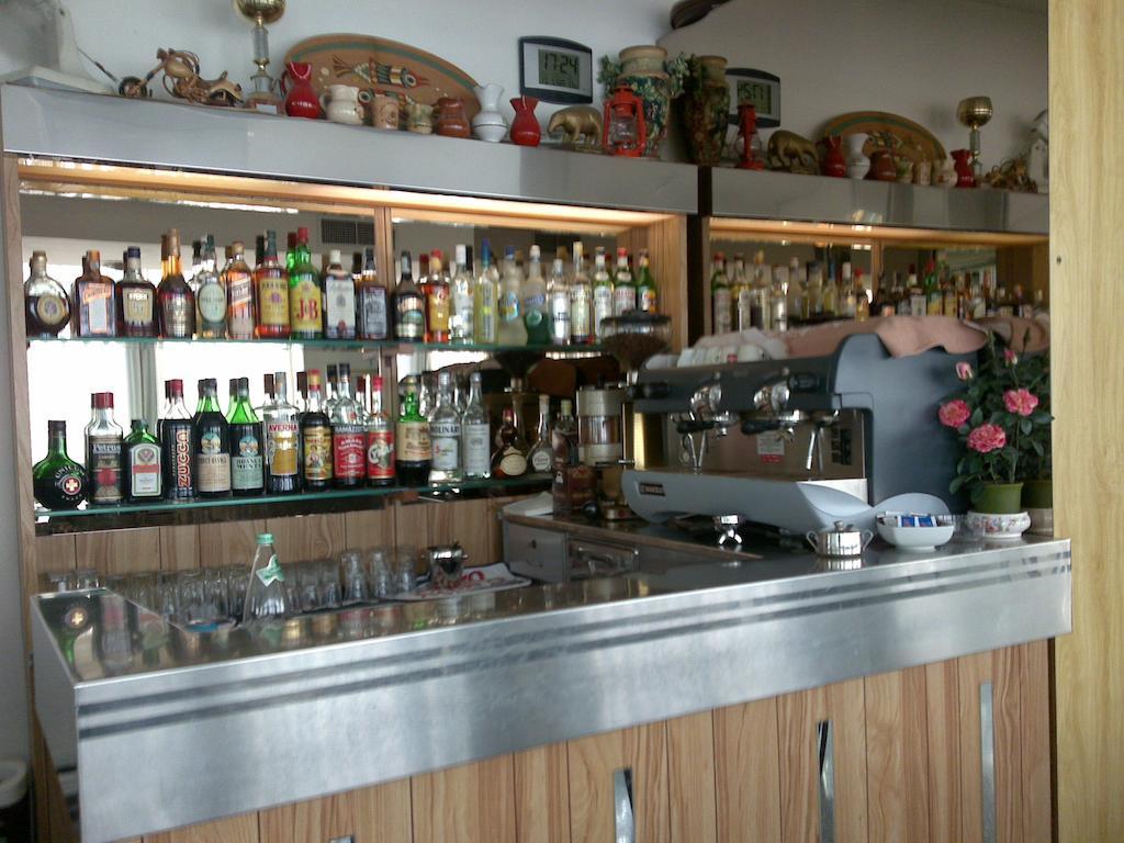 Elvira Hotel