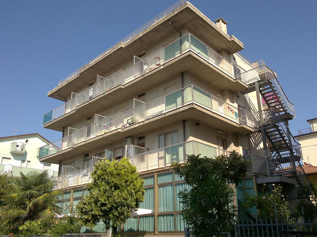 Hotel Elvira 2*
