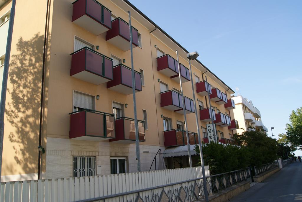 Aron Hotel