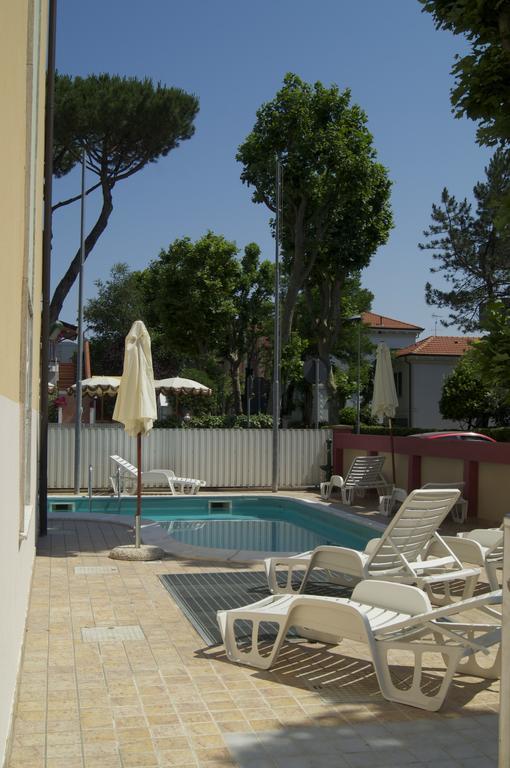 Aron Hotel