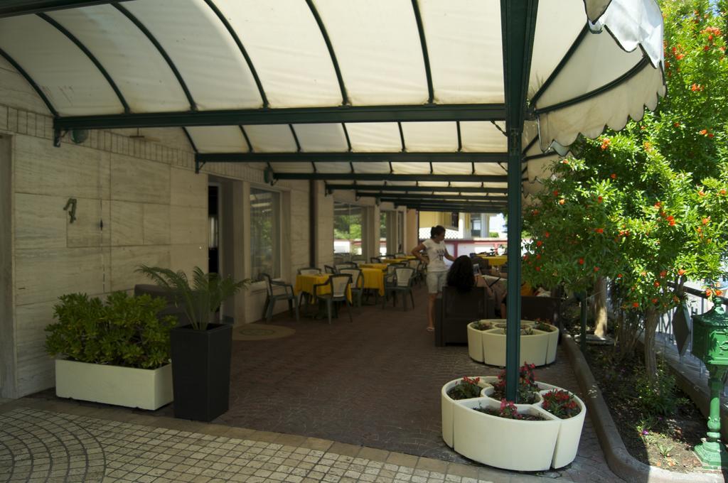 Hotel Aron 3*