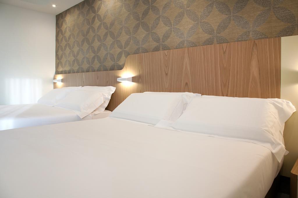 Aria 4*