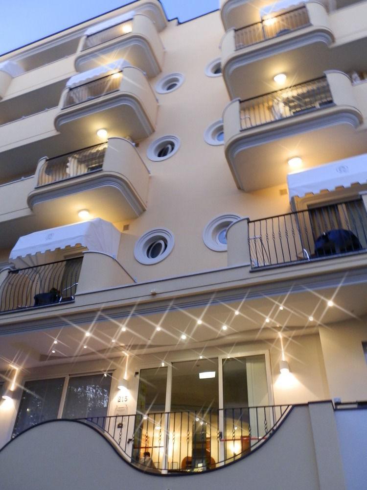 Queen Aparthotel 3*