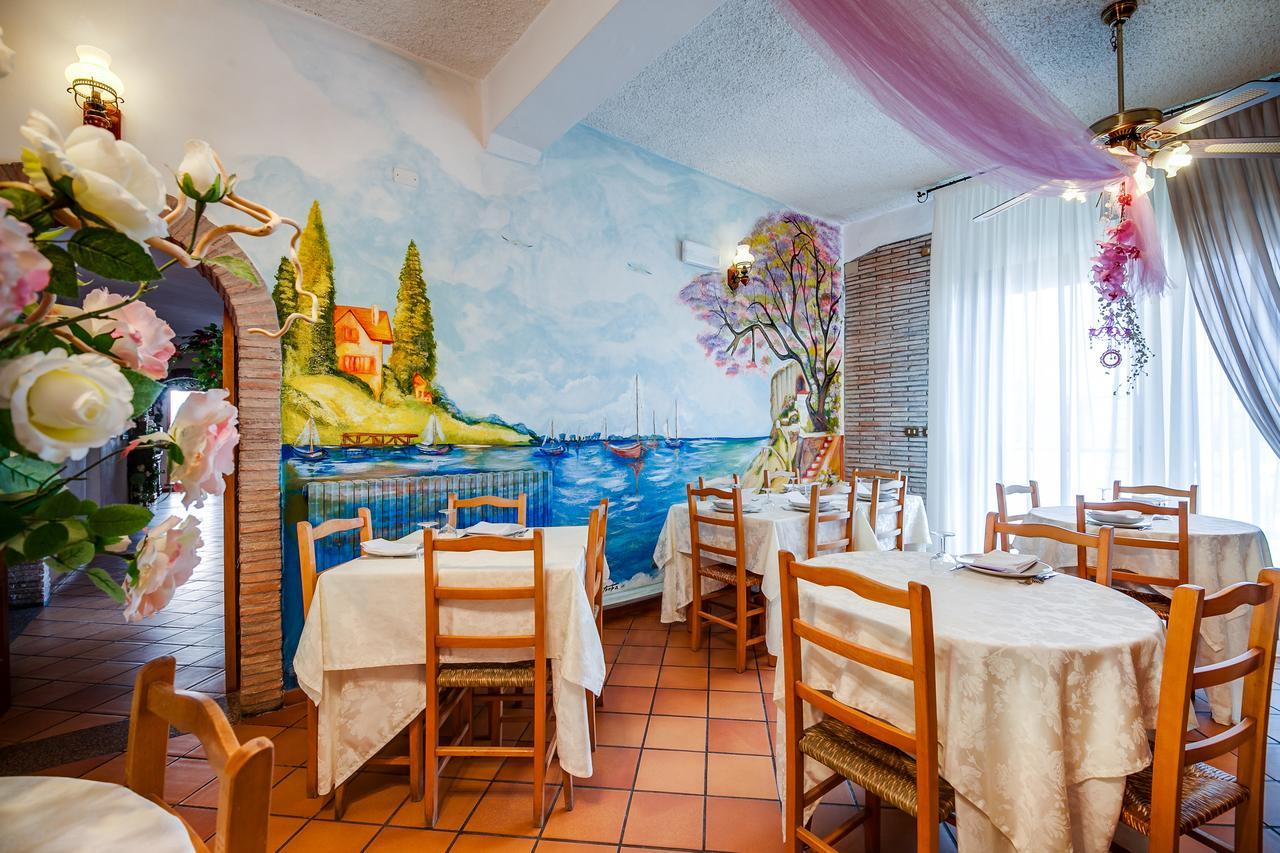 Laura Hotel
