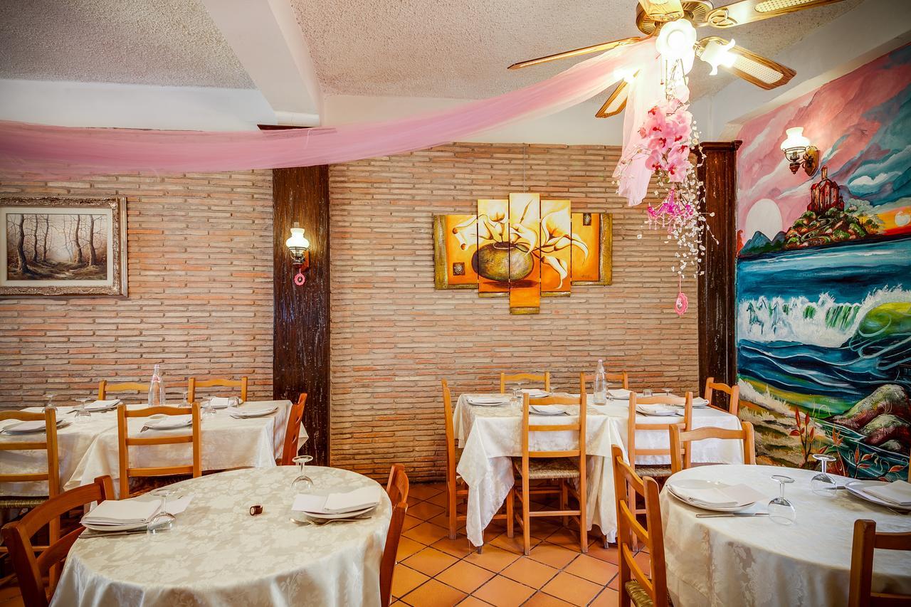Laura Hotel