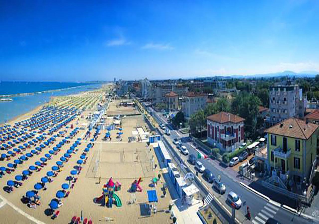 Laura Hotel 2*