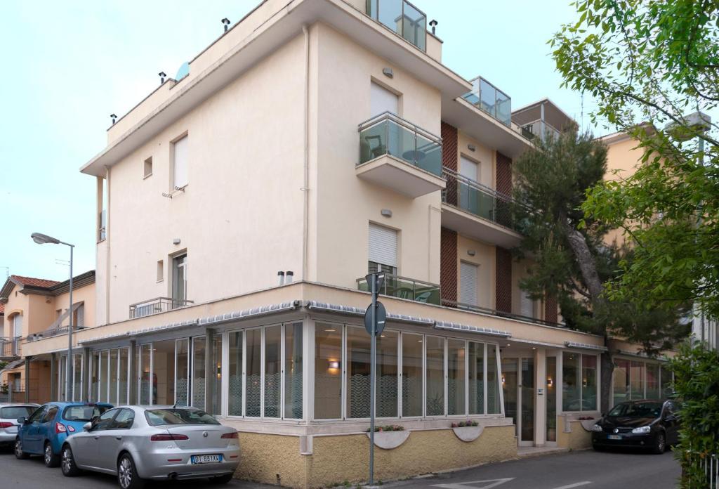 Ave Hotel 2*